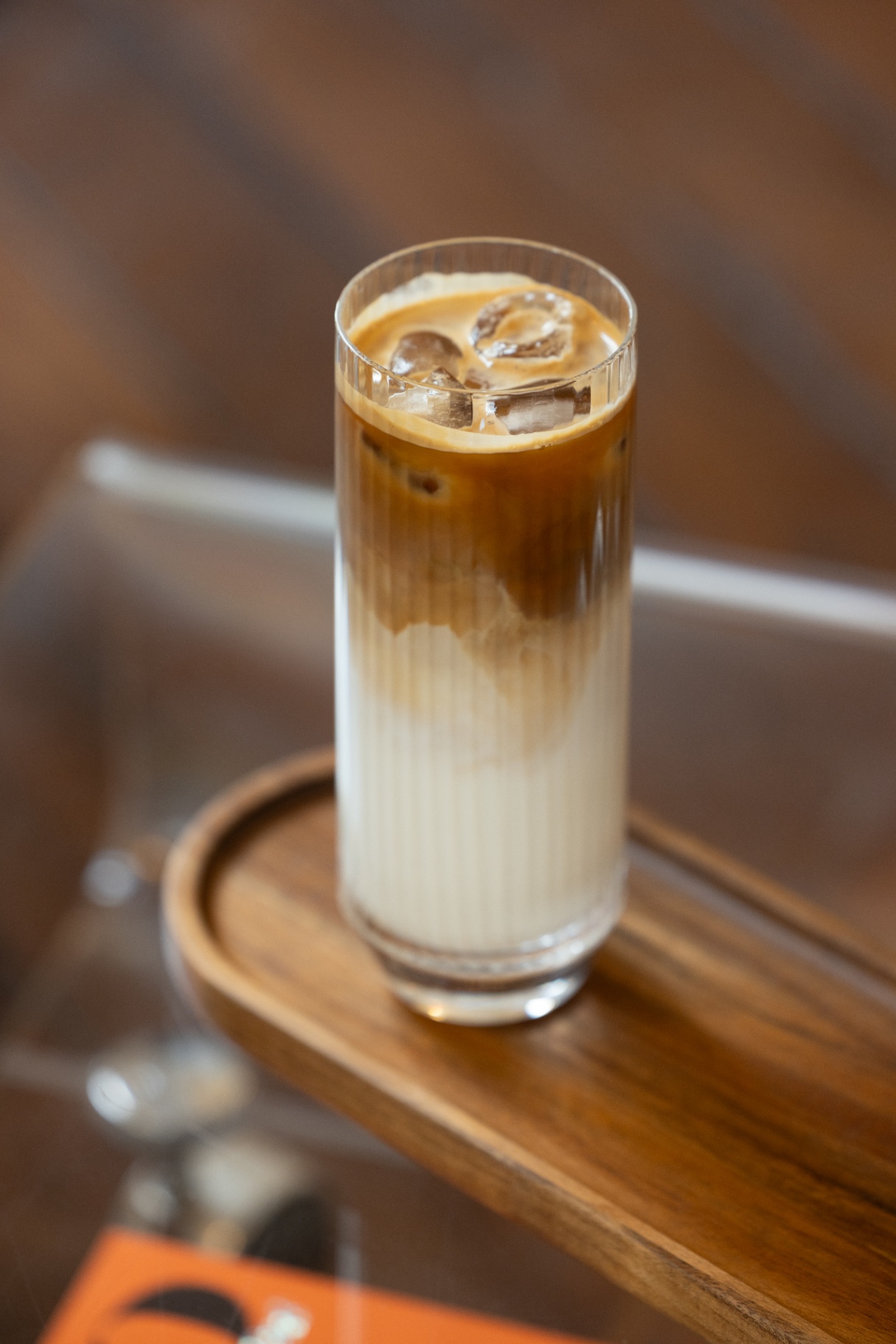 Iced latte avec glaçons, café de spécialité